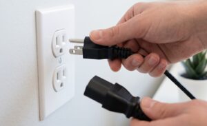 cable poder calibre 18aw siendo conectado